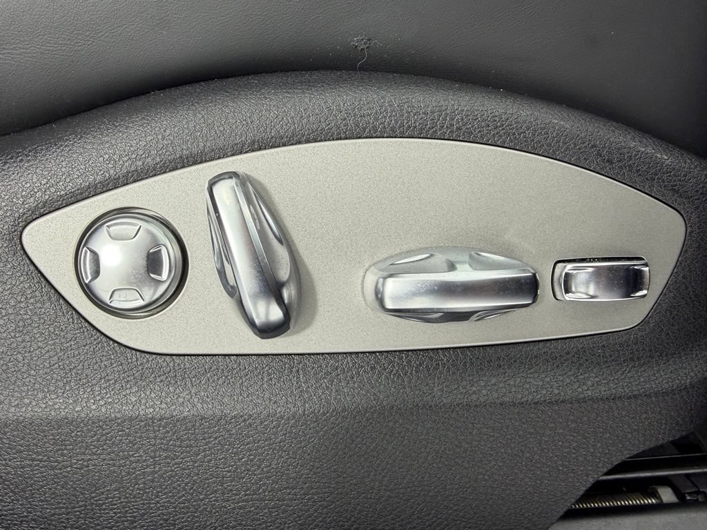 Certified 2026 Porsche Macan AWD/4WD image 22
