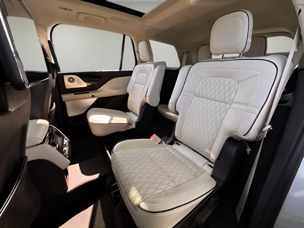 Used 2023 Lincoln Aviator Black Label w/ Dynamic Handling Package AWD/4WD image 18