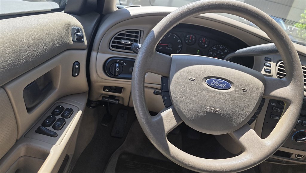 Used 2007 Ford Taurus SE FWD image 16
