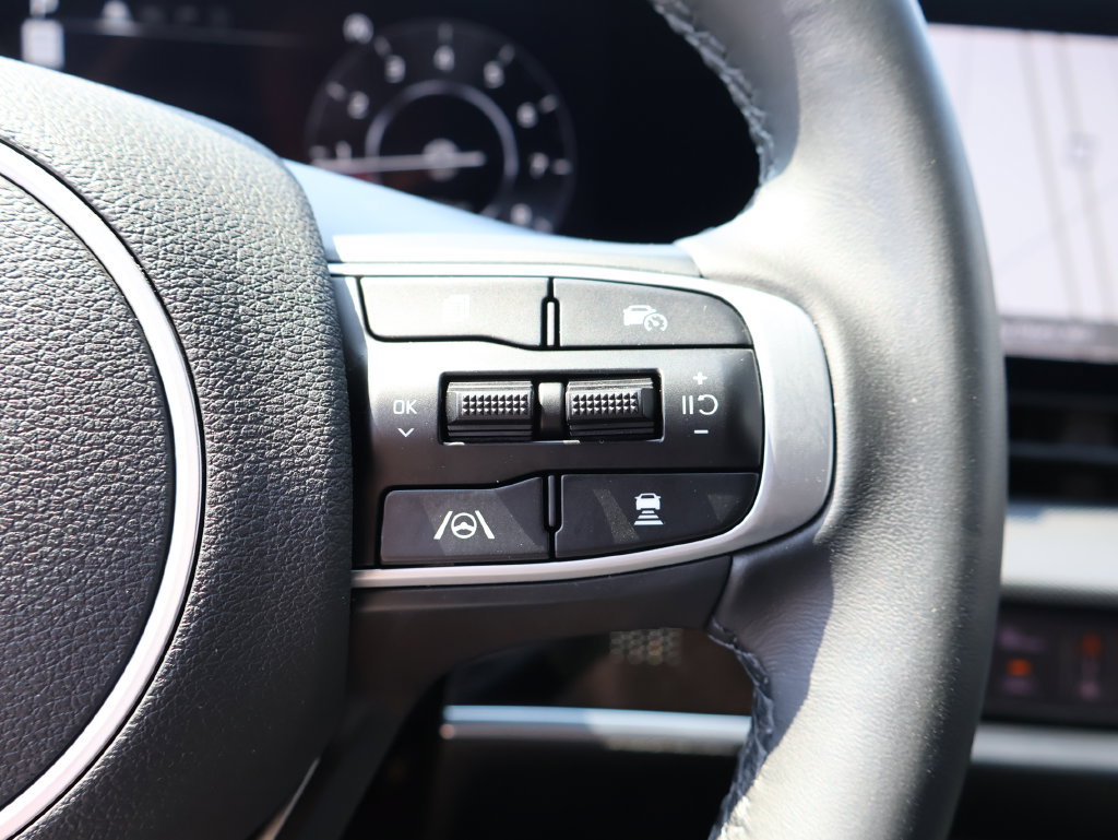 Used 2025 Kia Sportage SX FWD image 28