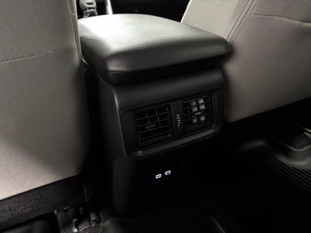 Used 2025 Toyota RAV4 XLE AWD/4WD image 46