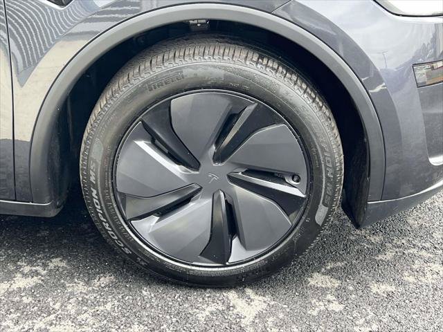 Used 2026 Tesla Model Y 2WD image 10