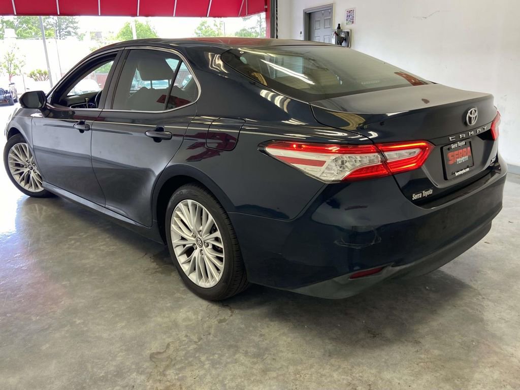 Used 2018 Toyota Camry XLE FWD image 5