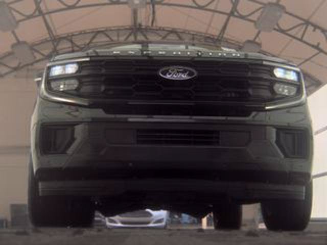 Certified 2025 Ford Expedition Active AWD/4WD image 8