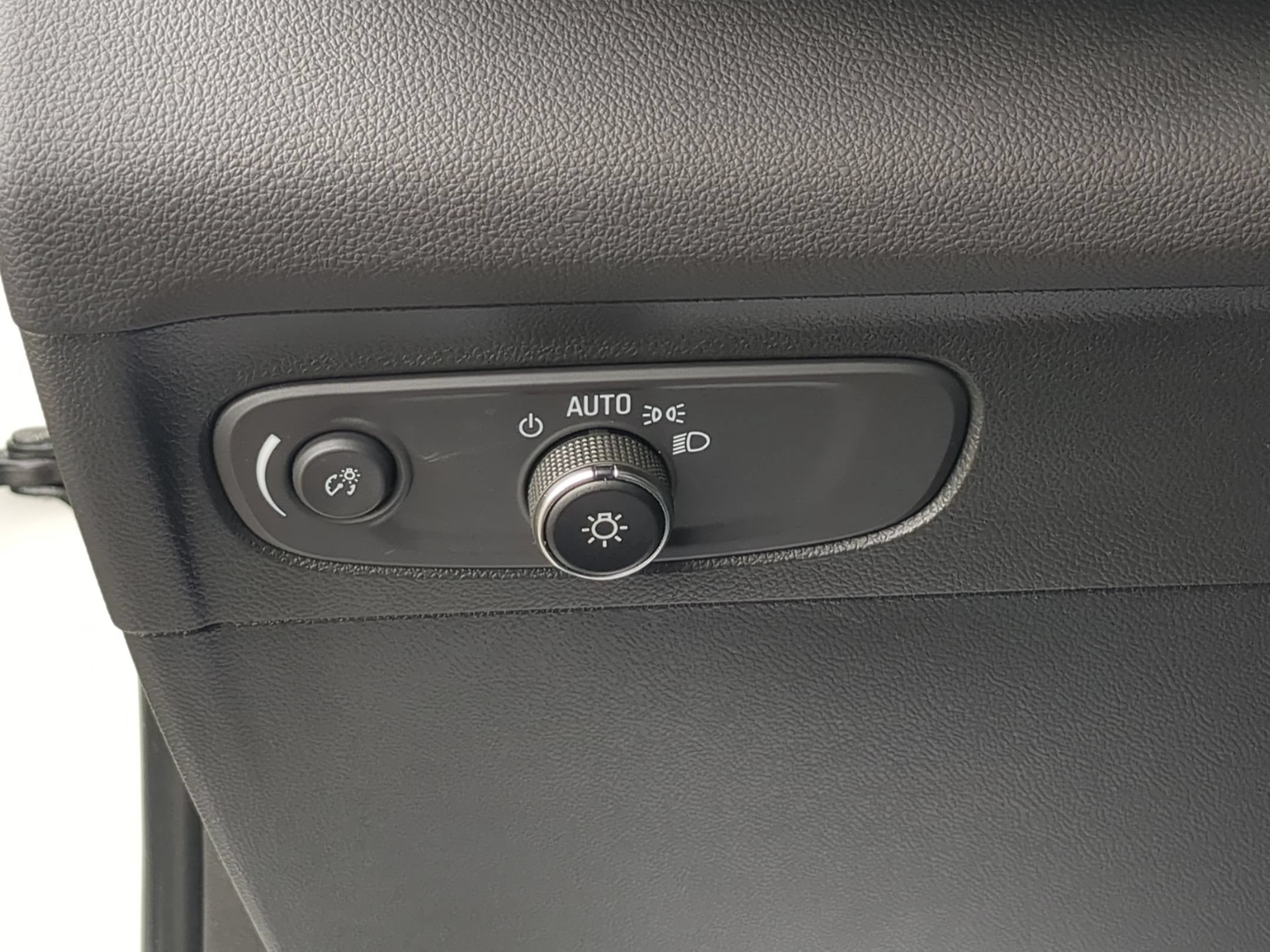 Certified 2023 Buick Envision Essence AWD/4WD image 17