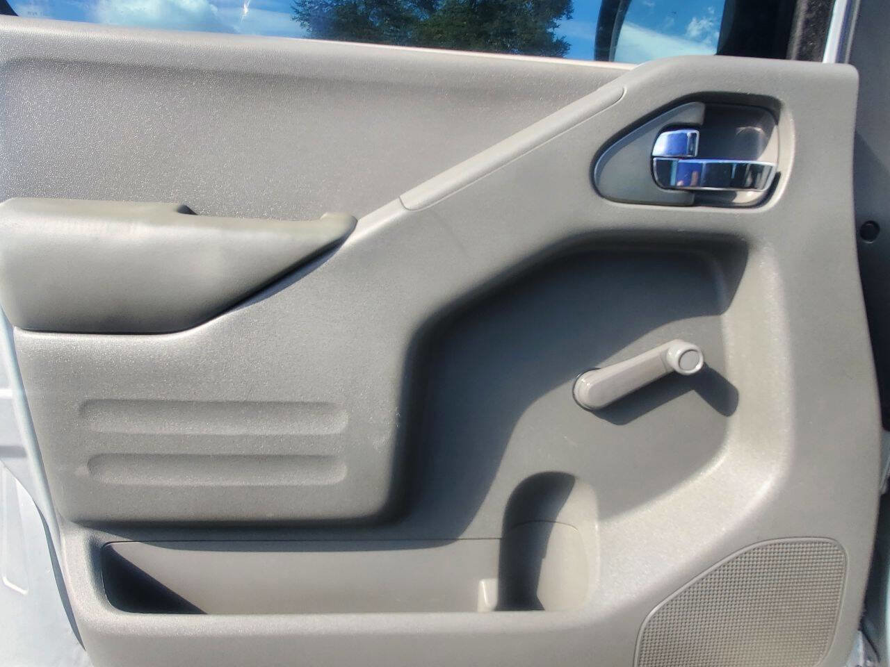 Used 2015 Nissan Frontier S image 28