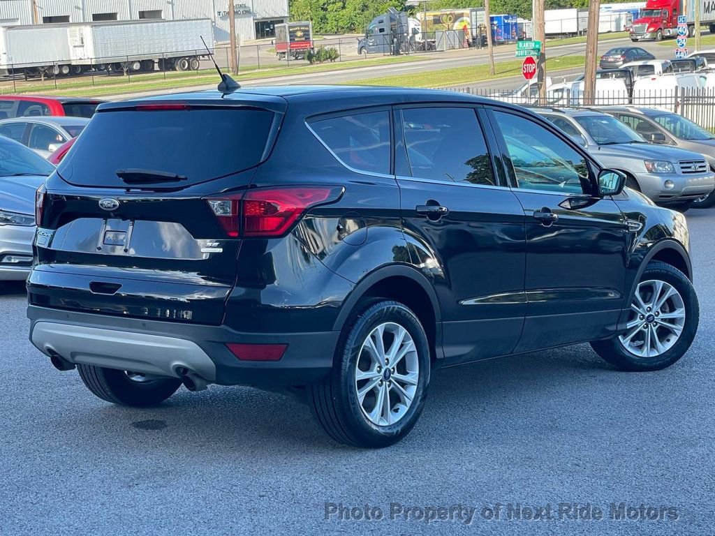 Used 2019 Ford Escape SE image 2