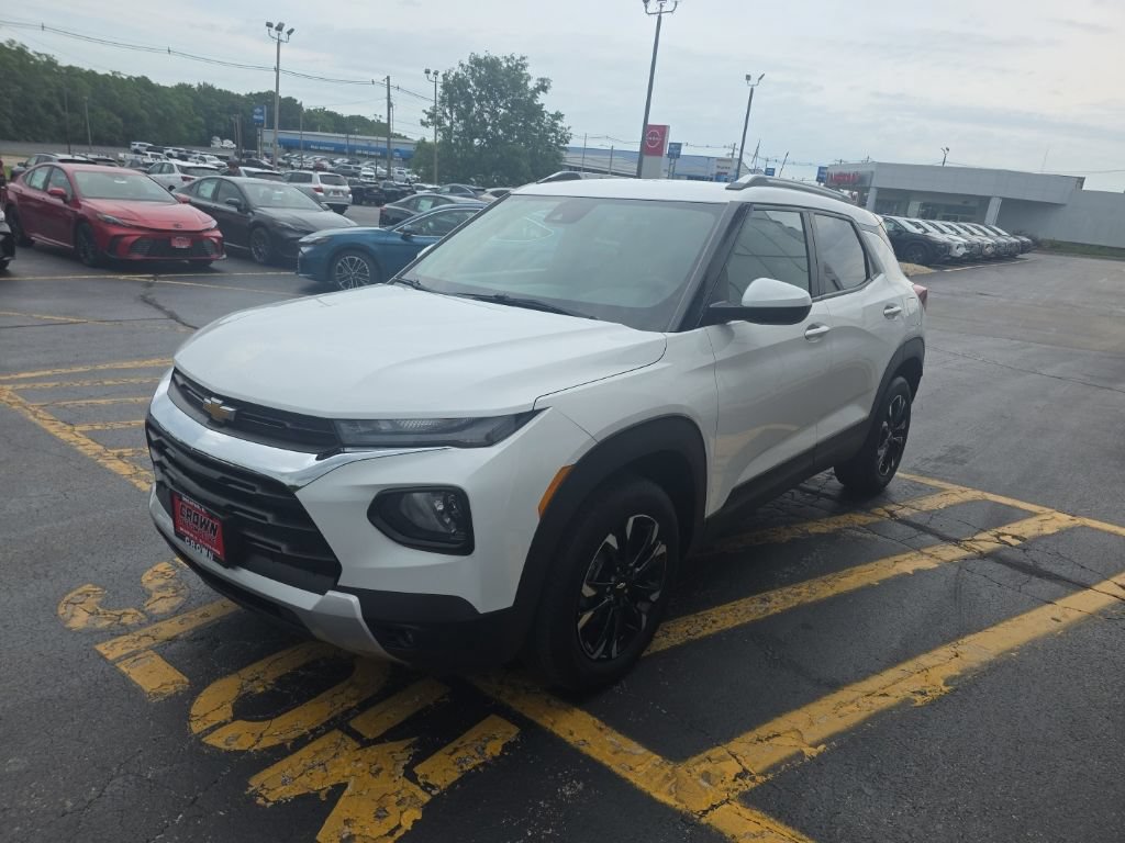 Used 2023 Chevrolet TrailBlazer LT w/ Convenience Package AWD/4WD image 9