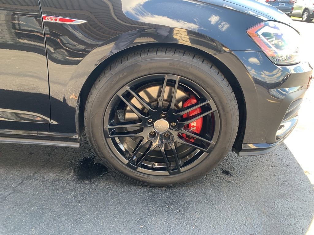 Used 2018 Volkswagen GTI SE FWD image 35