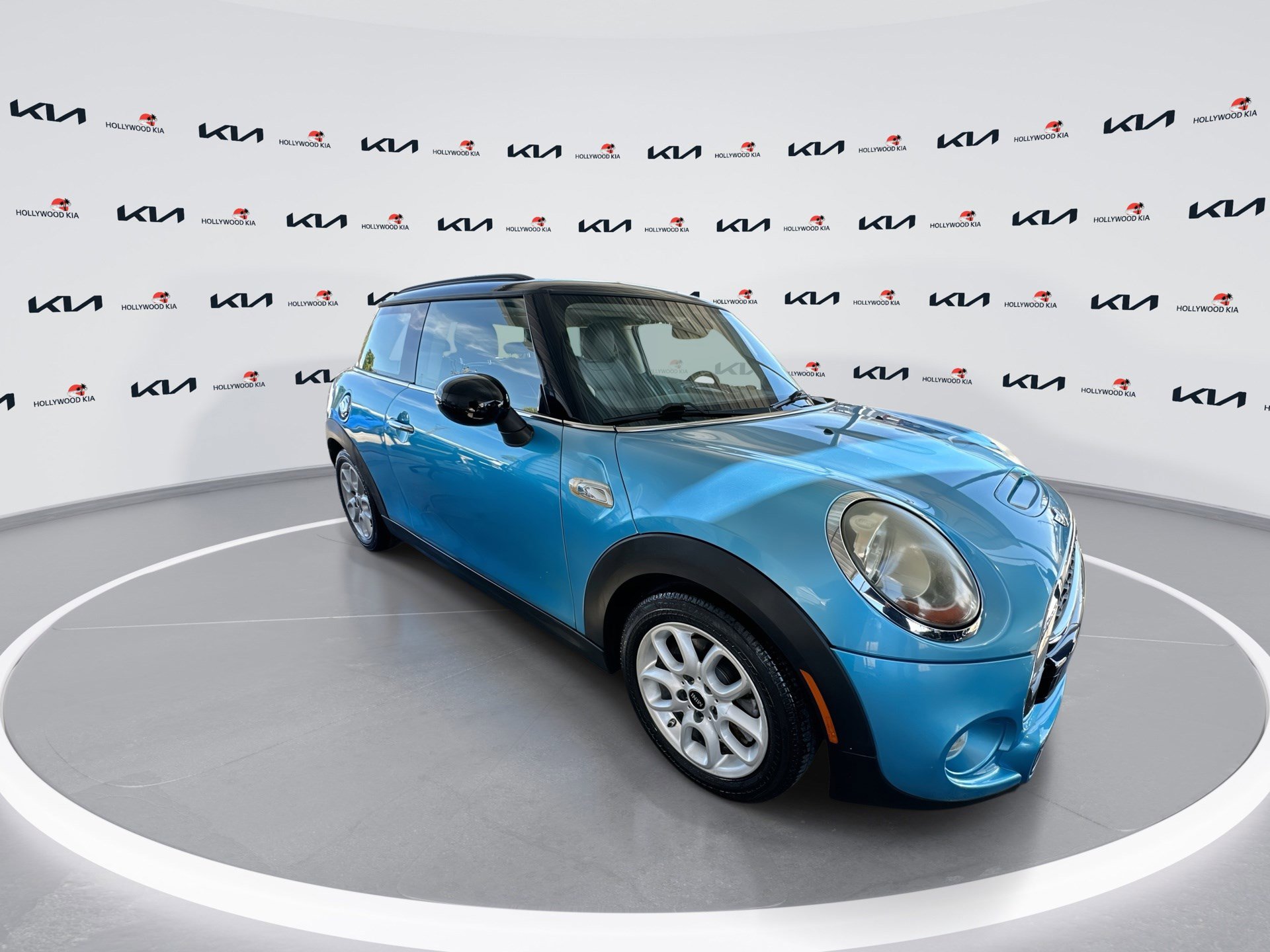 Used 2015 MINI Cooper S image 2