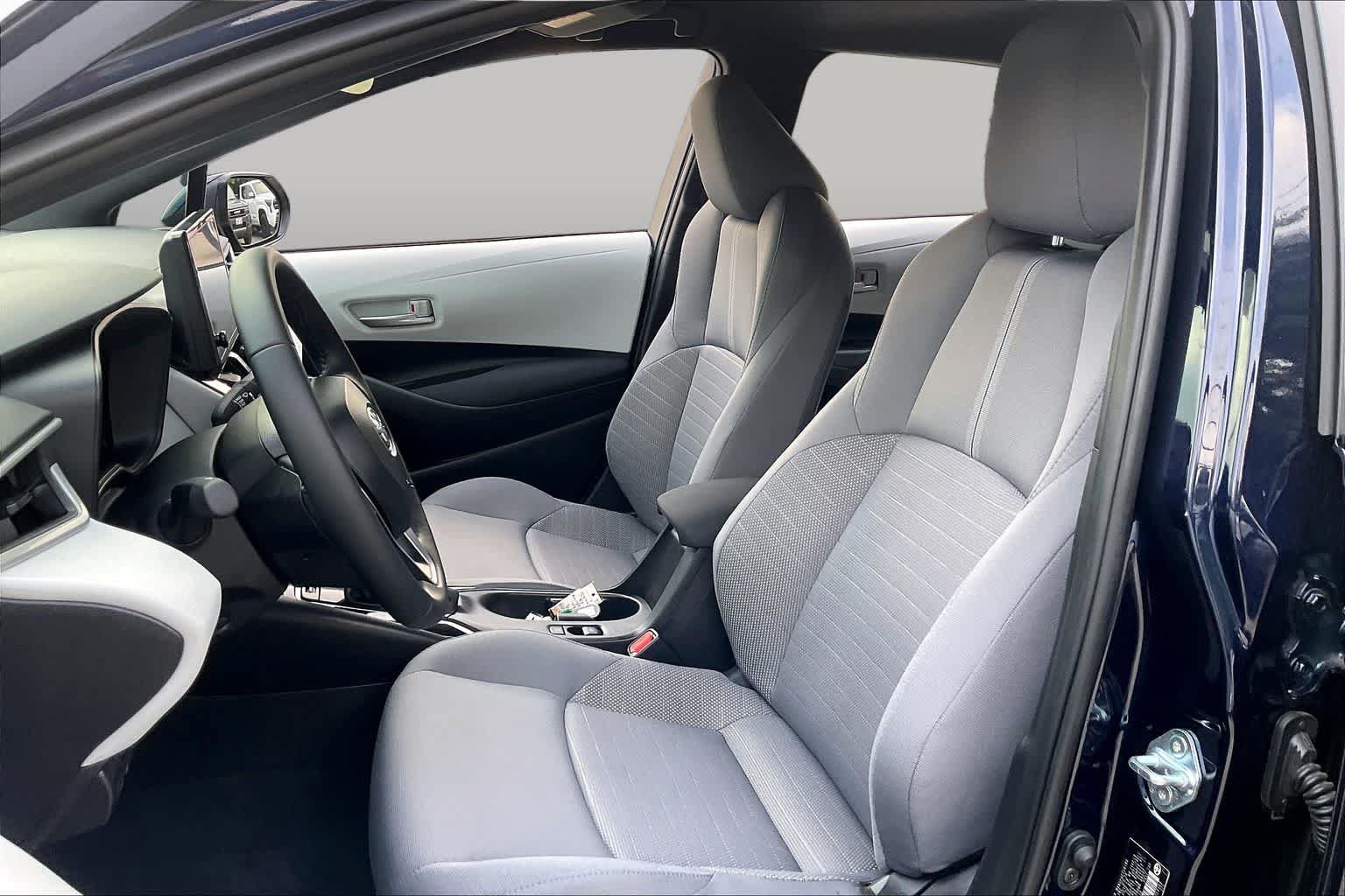 Used 2026 Toyota Corolla SE FWD image 8