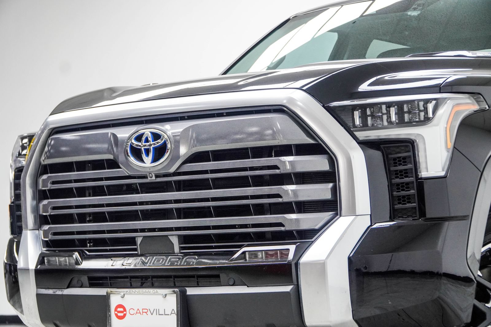 Used 2024 Toyota Tundra Limited AWD/4WD image 2