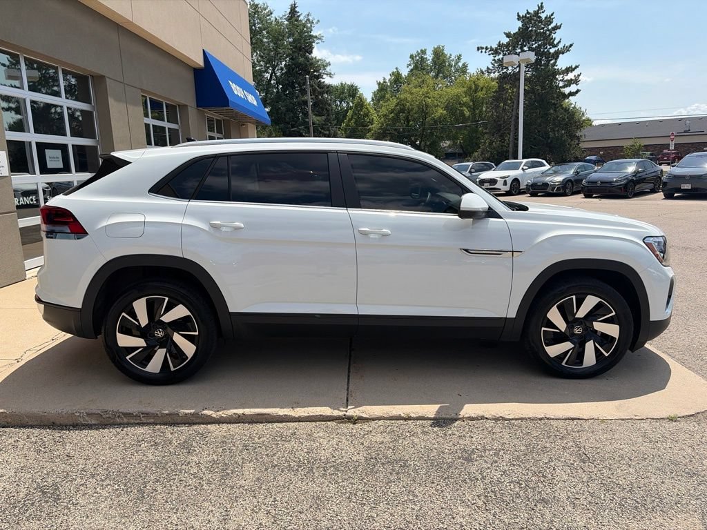 Certified 2024 Volkswagen Atlas Cross Sport SE w/ Panoramic Sunroof Package AWD/4WD image 10