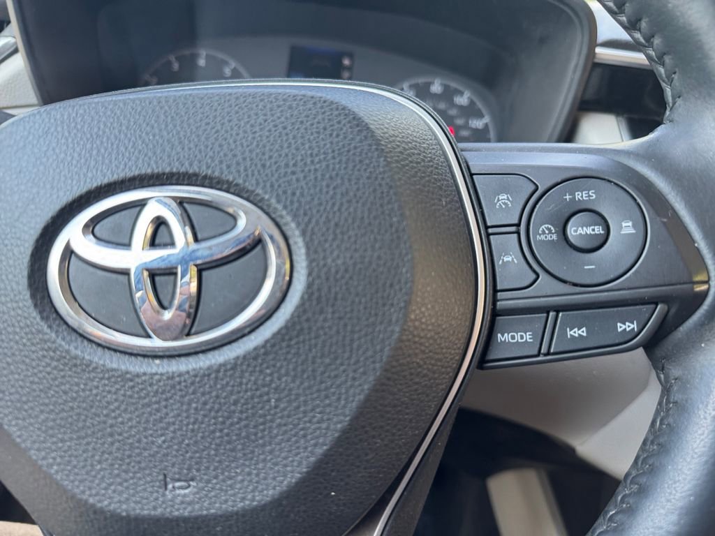 Used 2023 Toyota Corolla Cross LE AWD/4WD image 30