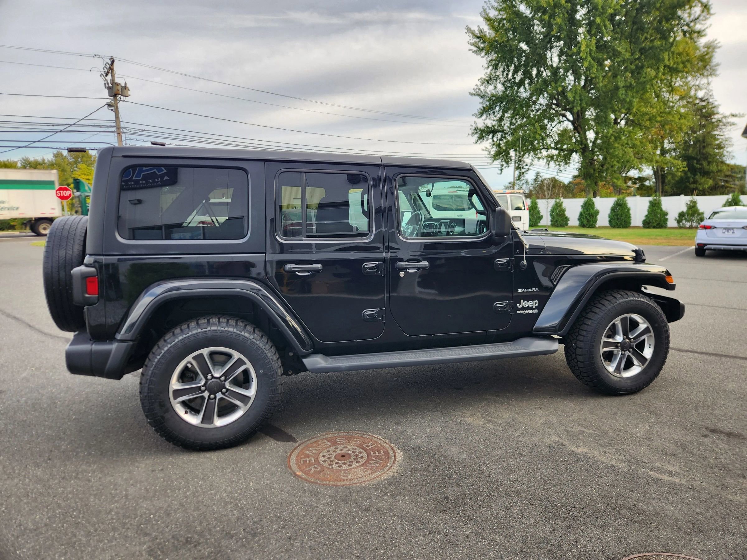 Used 2020 Jeep Wrangler Unlimited Sahara image 17