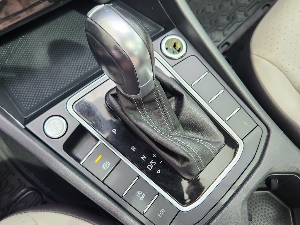 Used 2019 Volkswagen Jetta R-Line FWD image 11