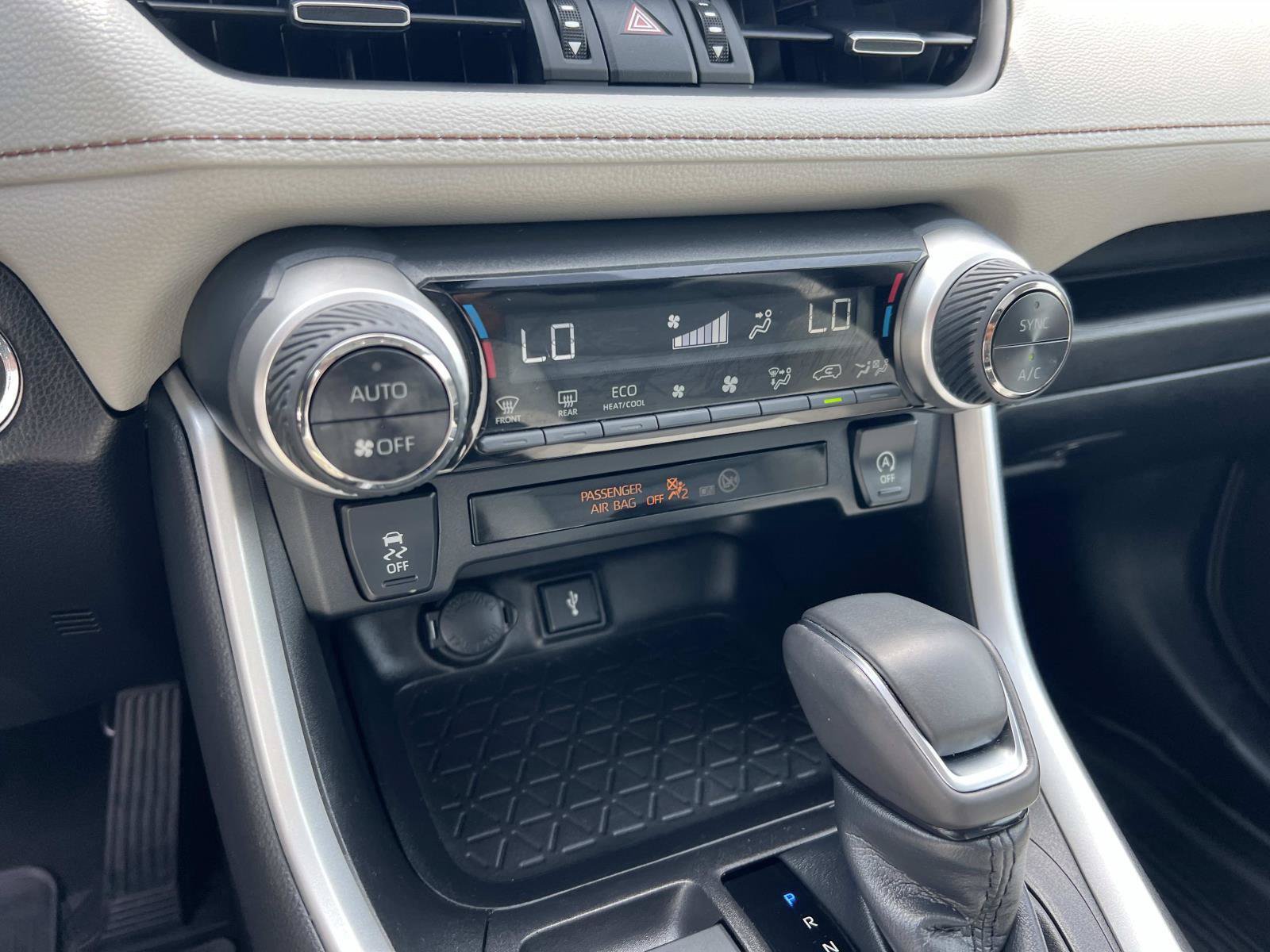 Used 2022 Toyota RAV4 XLE Premium FWD image 27