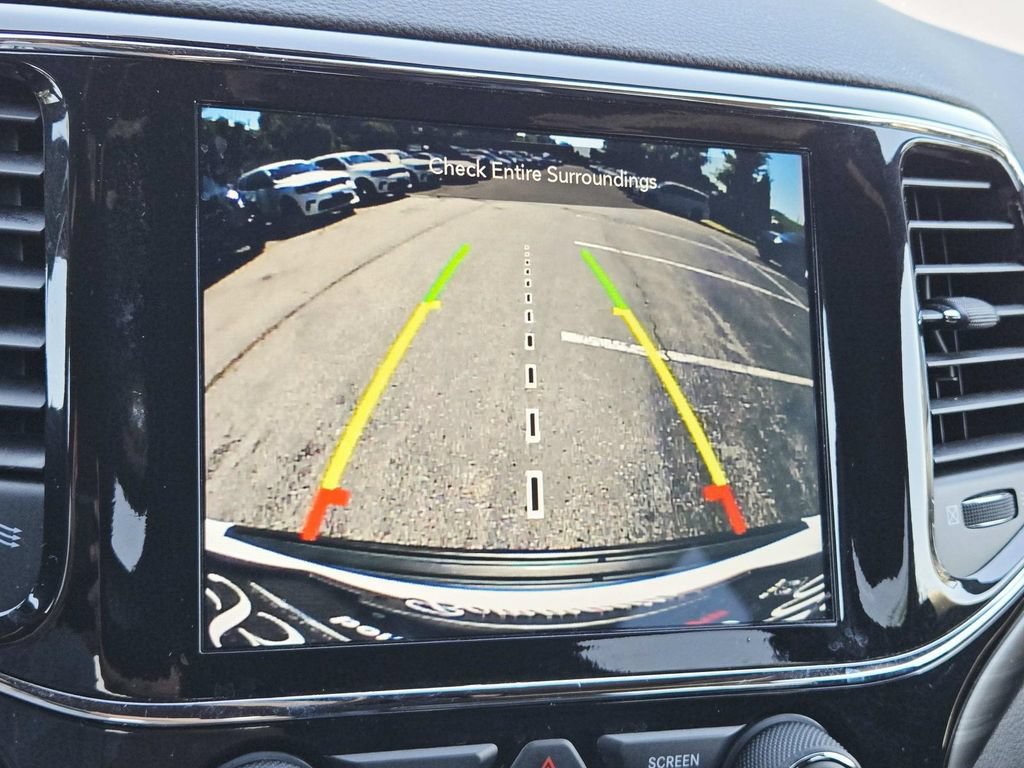 Certified 2022 Jeep Grand Cherokee Laredo X AWD/4WD image 26