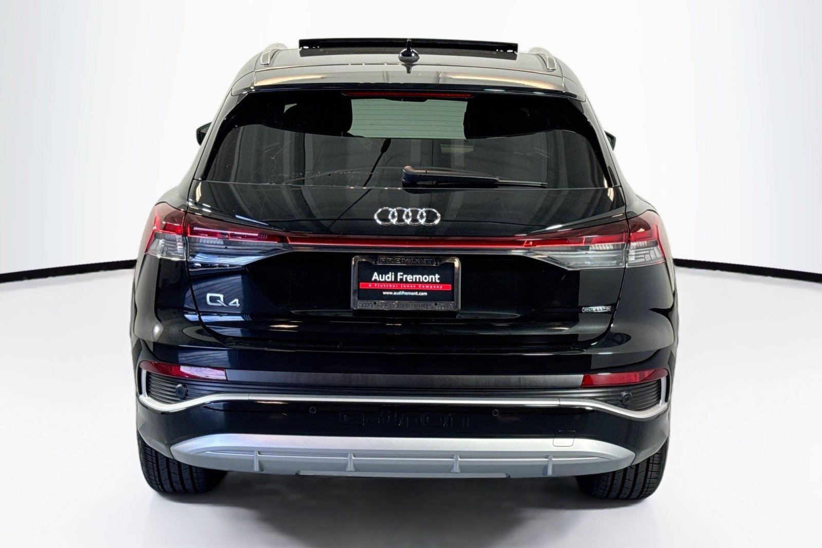 Used 2024 Audi Q4 e-tron Premium Plus image 6