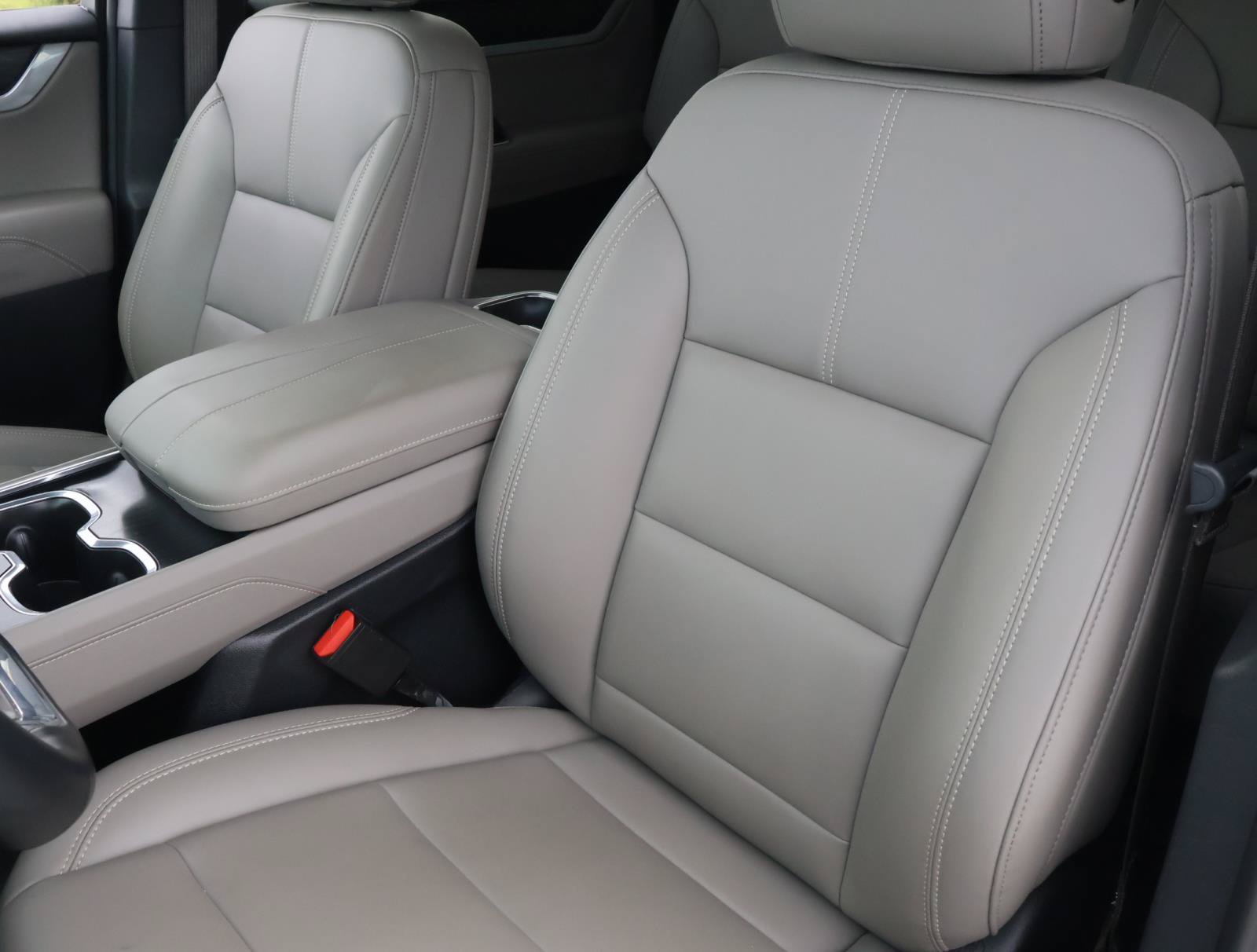 Used 2026 GMC Acadia Elevation w/ Elevation Premium Package FWD image 13