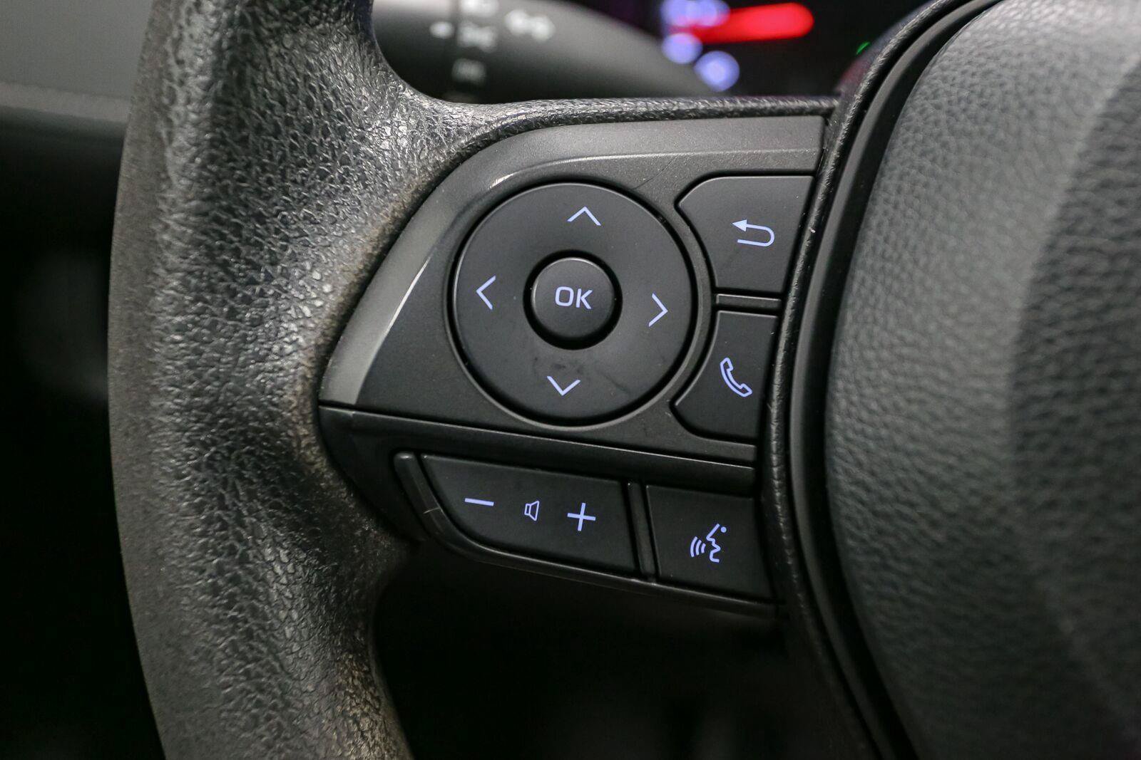 Certified 2022 Toyota RAV4 LE AWD/4WD image 34