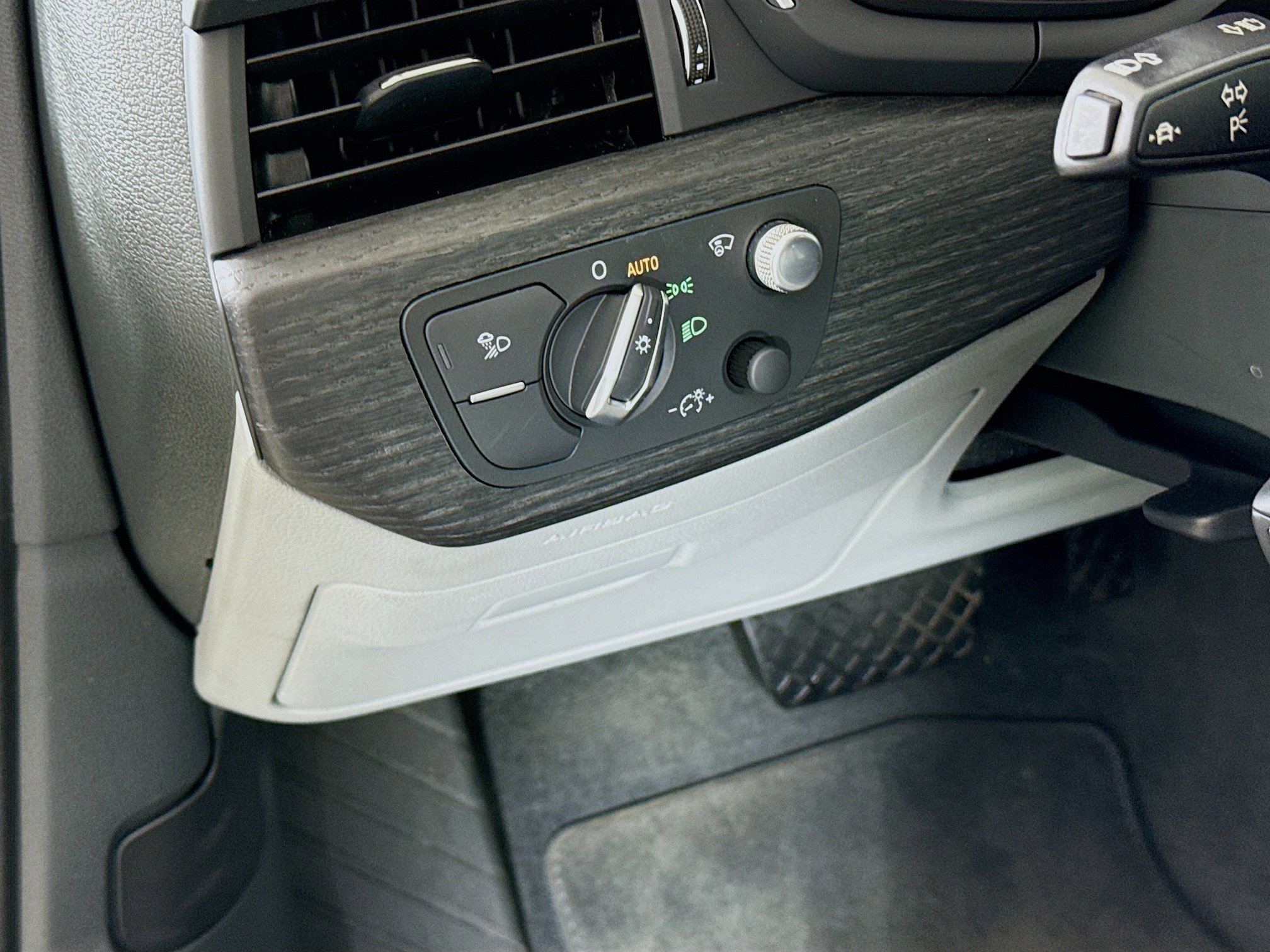 Used 2018 Audi A4 2.0T Prestige w/ Prestige Package image 10