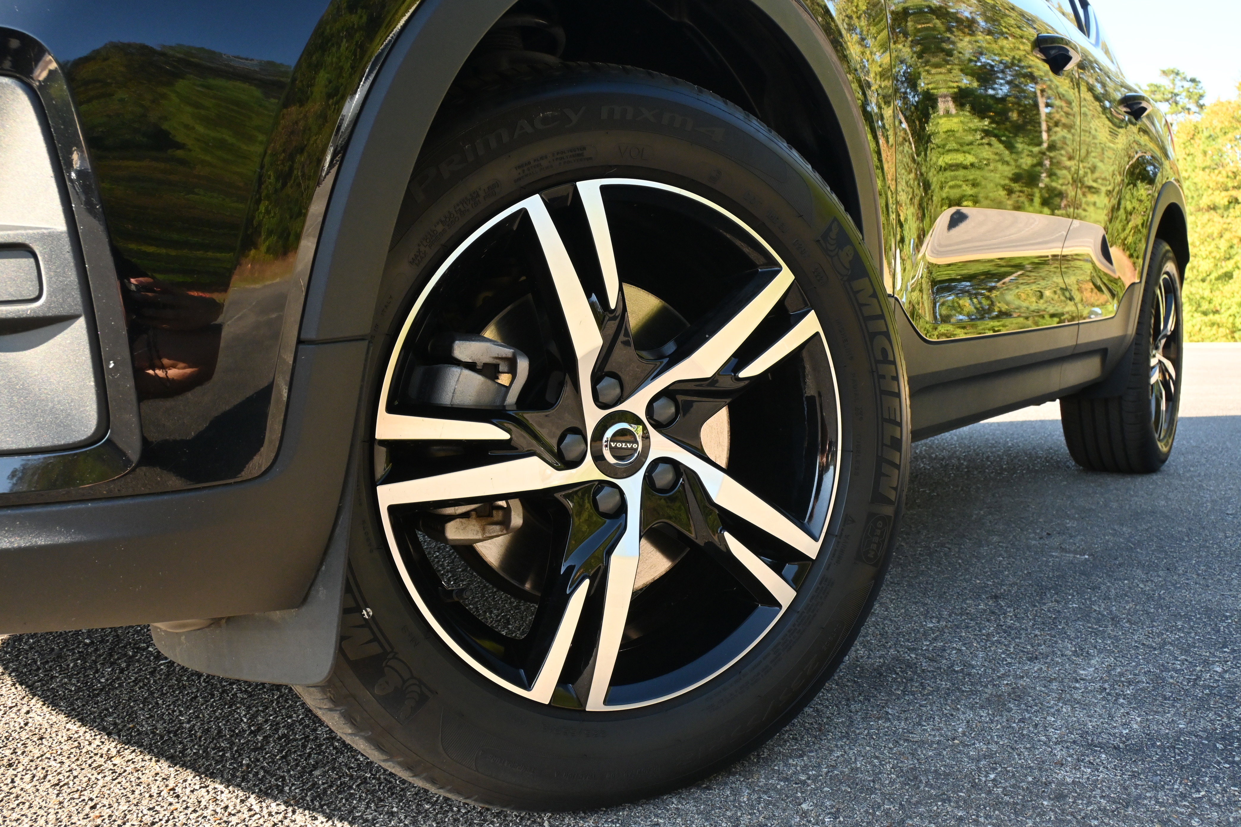 Used 2025 Volvo XC40 B5 Core image 34