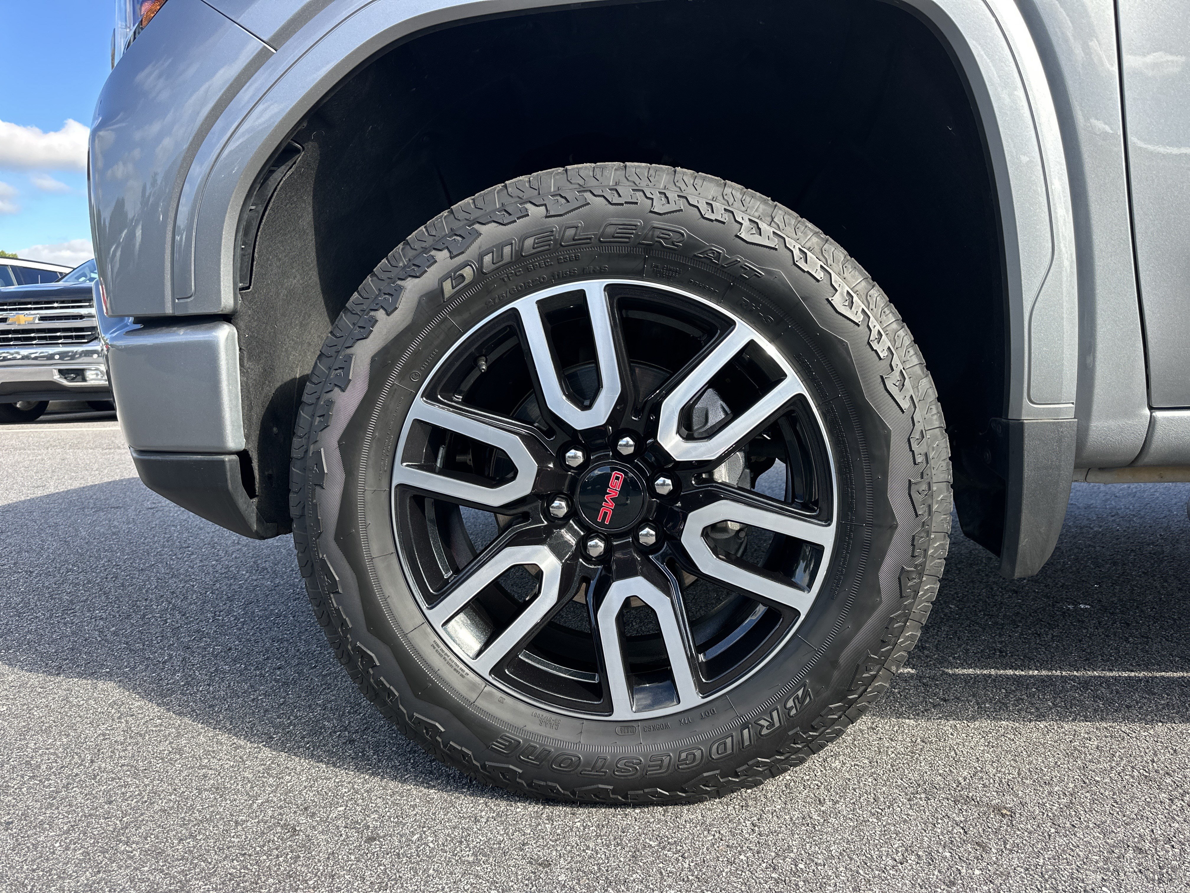 Used 2025 GMC Sierra 1500 AT4 w/ Technology Package AWD/4WD image 12