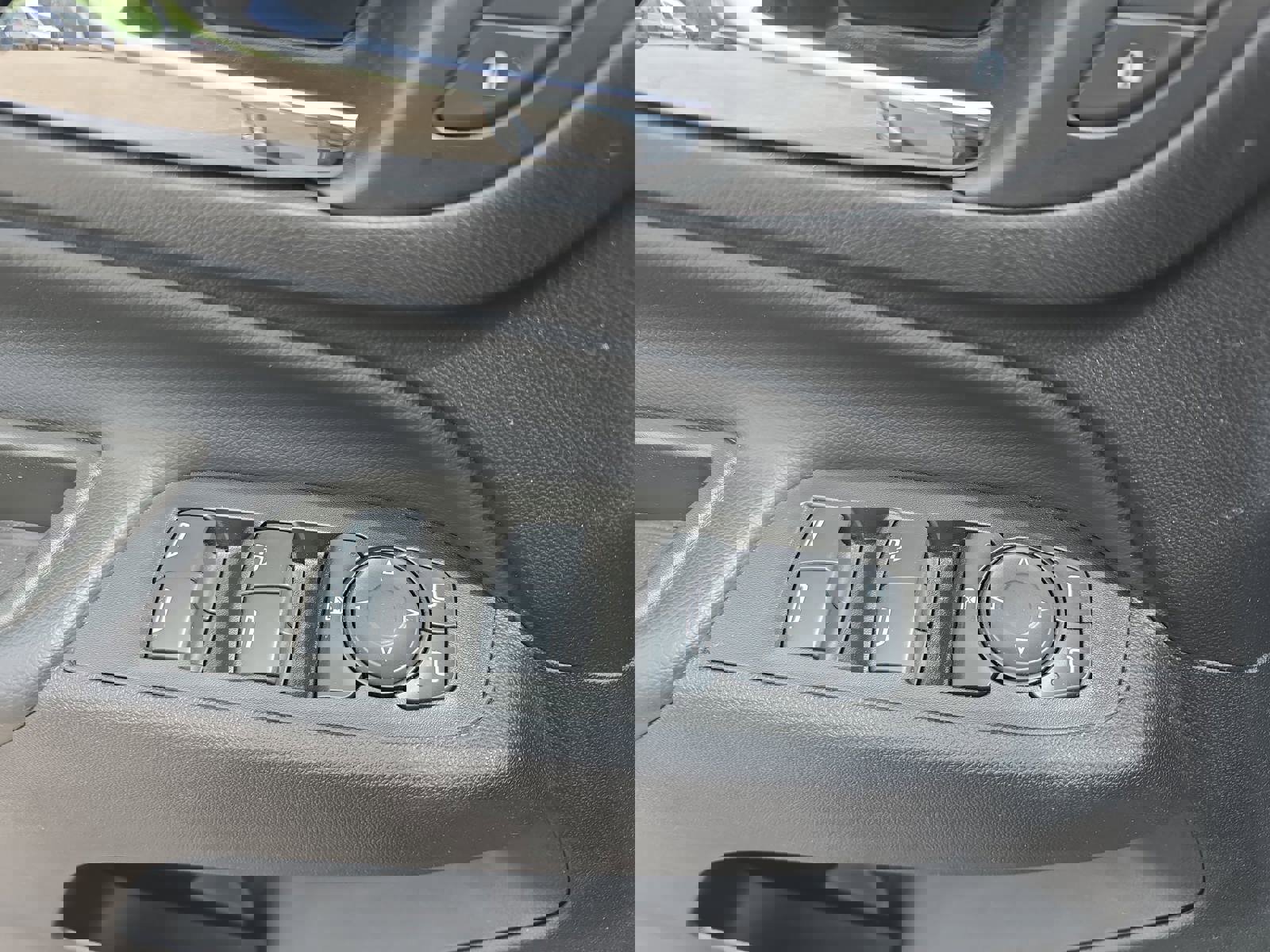 Used 2023 Chevrolet Equinox LT w/ LPO, Floor Liner Package image 28