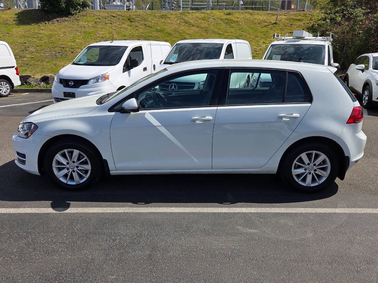 Used 2017 Volkswagen Golf S FWD image 4