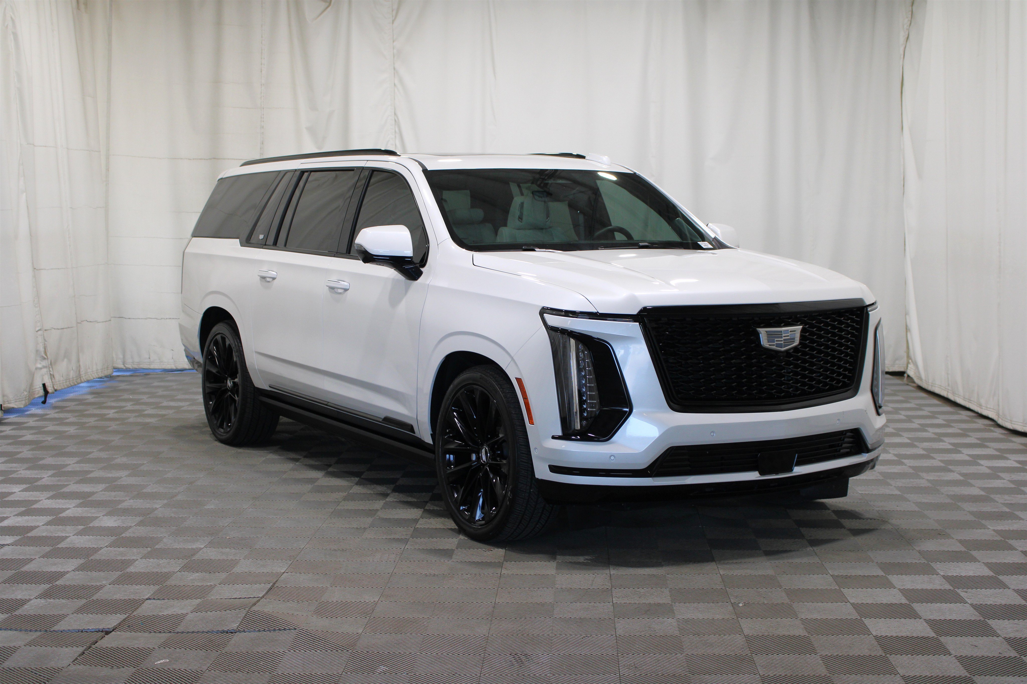 Certified 2025 Cadillac Escalade ESV Sport Platinum w/ LPO, ONYX Package AWD/4WD image 1