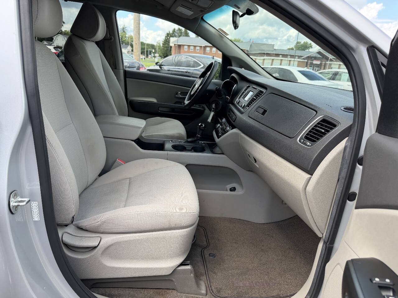 Used 2016 Kia Sedona LX w/ Option Group 020 FWD image 12