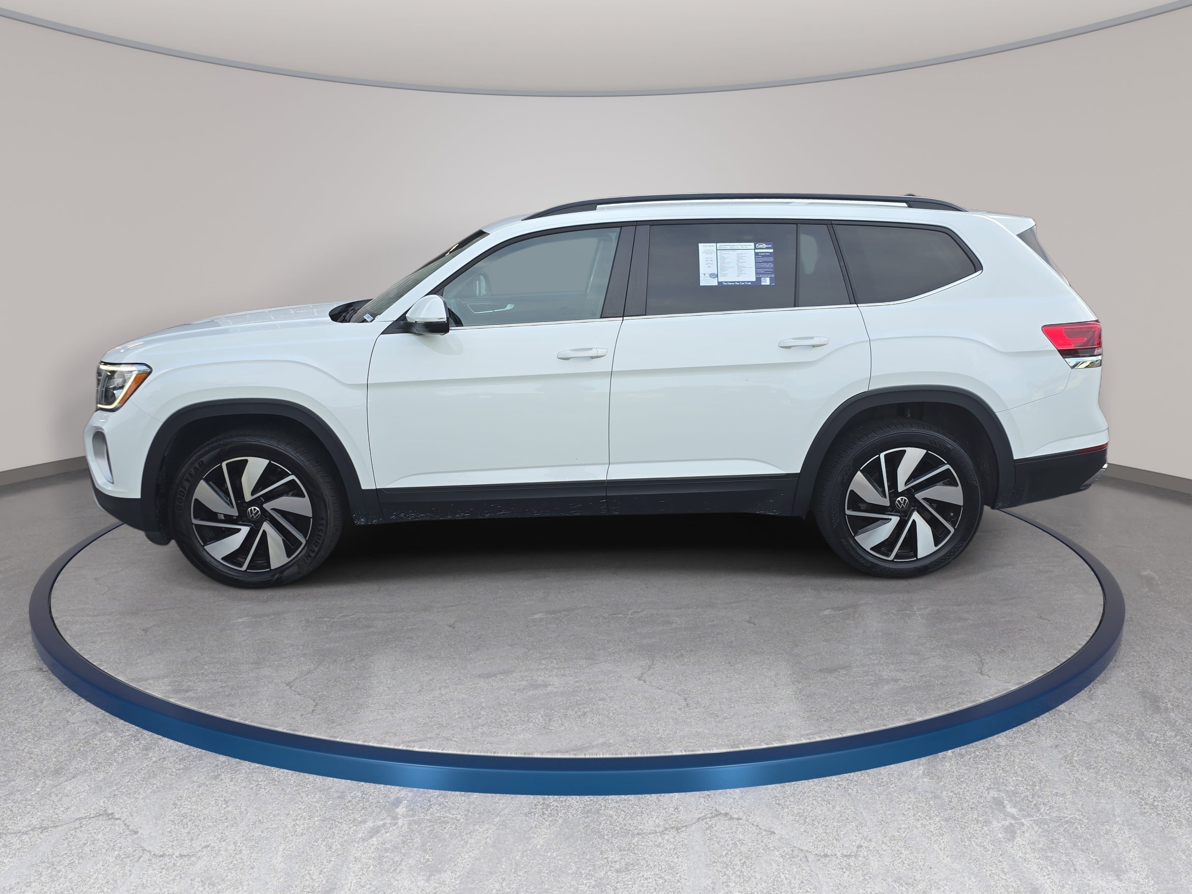 Used 2025 Volkswagen Atlas SE FWD image 8