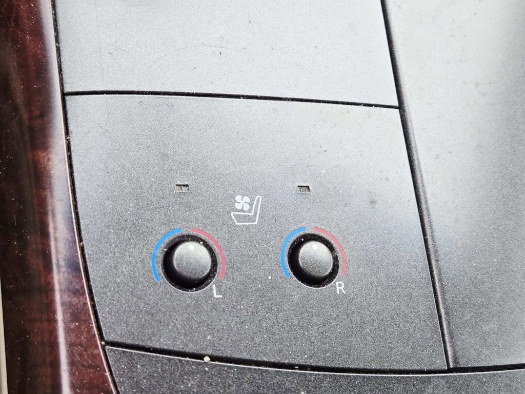 Used 2011 Toyota Avalon Limited FWD image 14