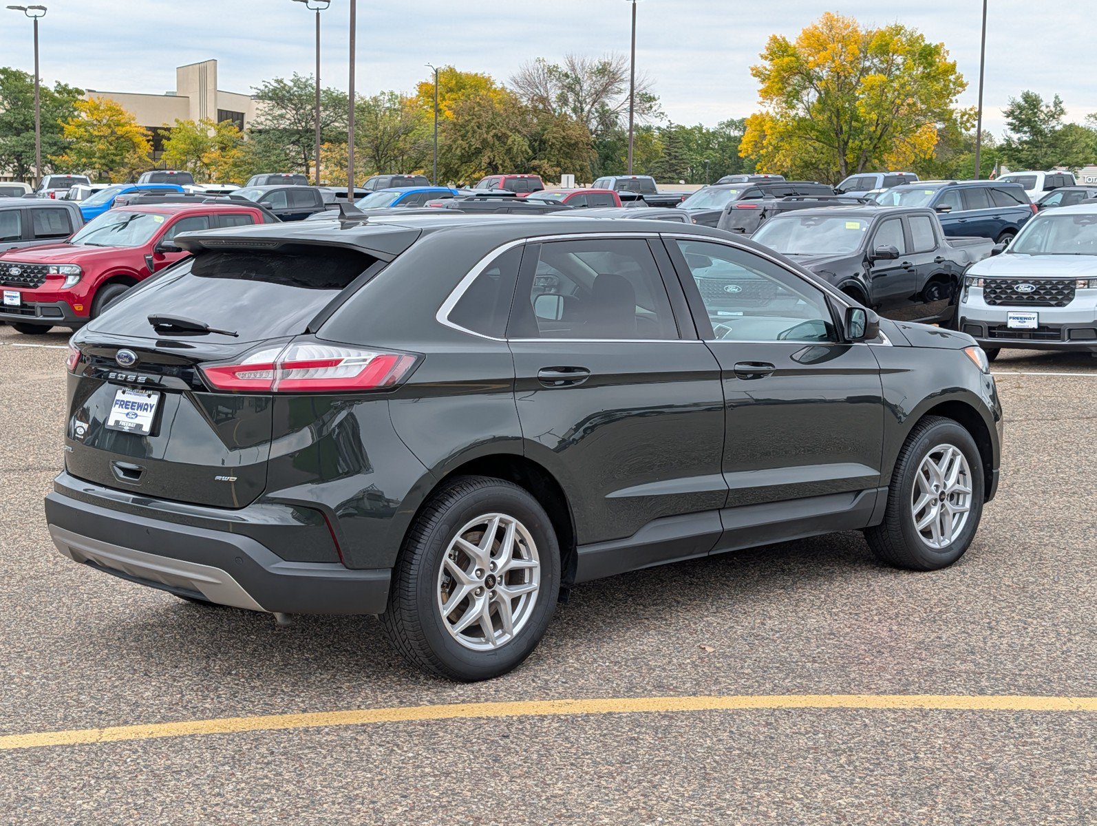 Used 2024 Ford Edge SEL AWD/4WD image 5