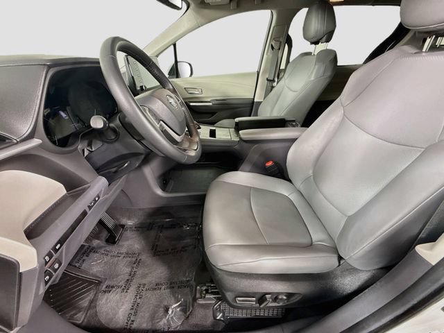 Certified 2024 Toyota Sienna XLE FWD image 22