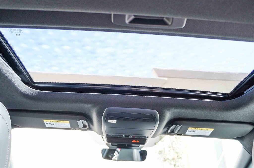 New 2025 MAZDA MAZDA3 Hatchback w/Premium Plus Pkg image 18