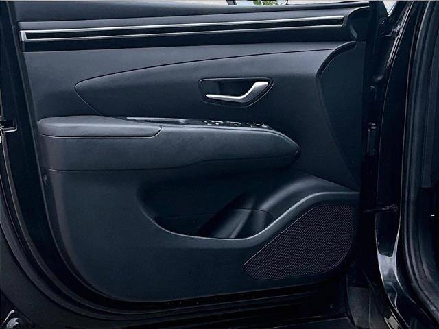 Used 2022 Hyundai Santa Cruz SEL Premium image 18