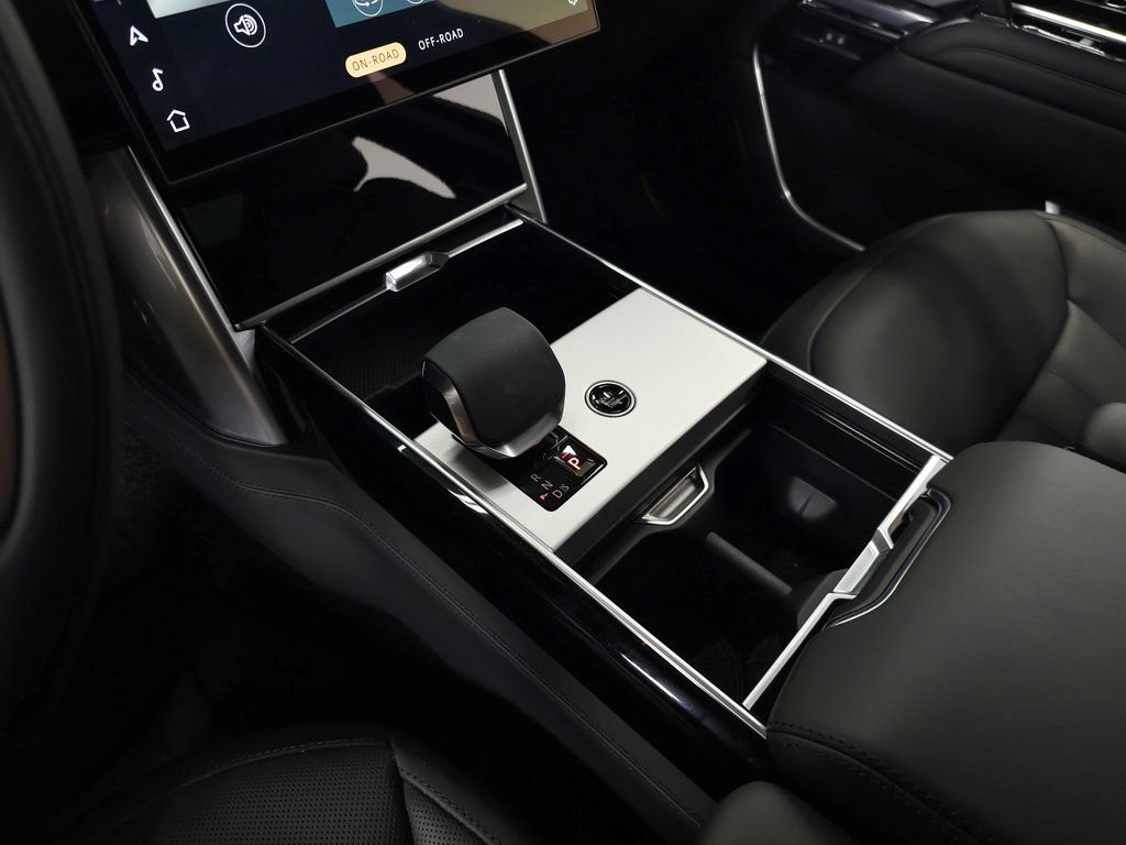 Certified 2025 Land Rover Range Rover SE AWD/4WD image 39