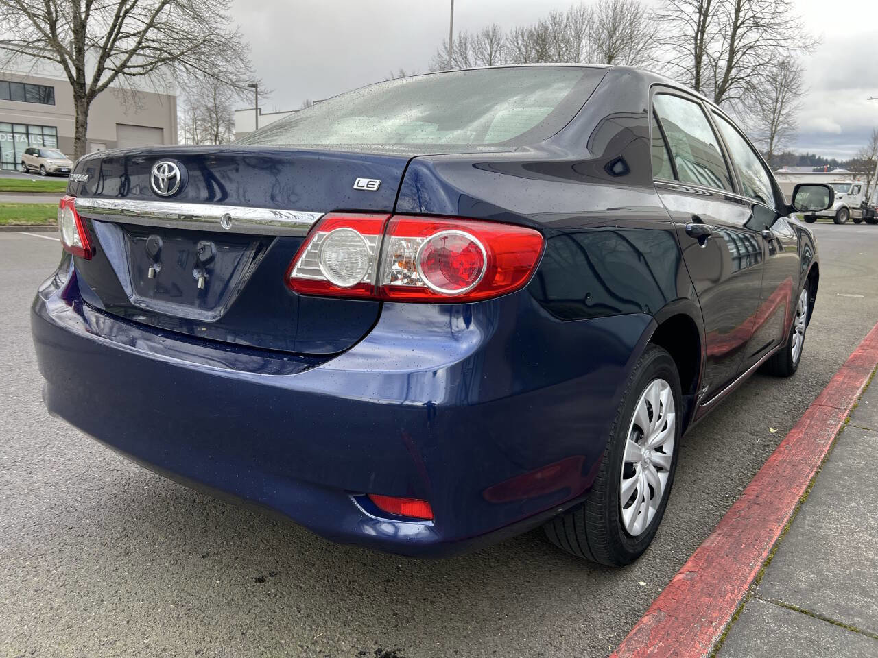 Used 2013 Toyota Corolla LE FWD image 3