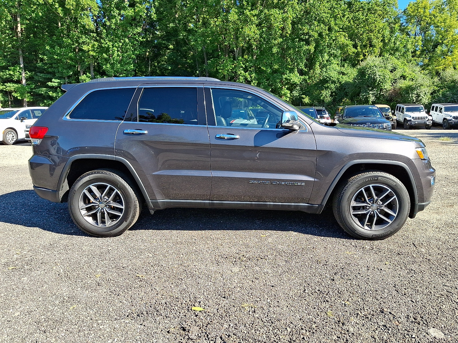 Used 2017 Jeep Grand Cherokee Limited AWD/4WD image 7
