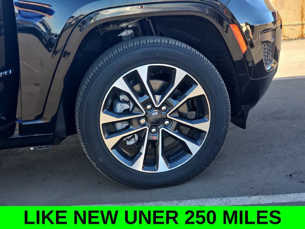 Used 2023 Jeep Grand Cherokee Overland w/ Luxury Tech Group IV AWD/4WD image 40