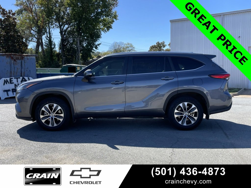 Used 2023 Toyota Highlander XLE image 4