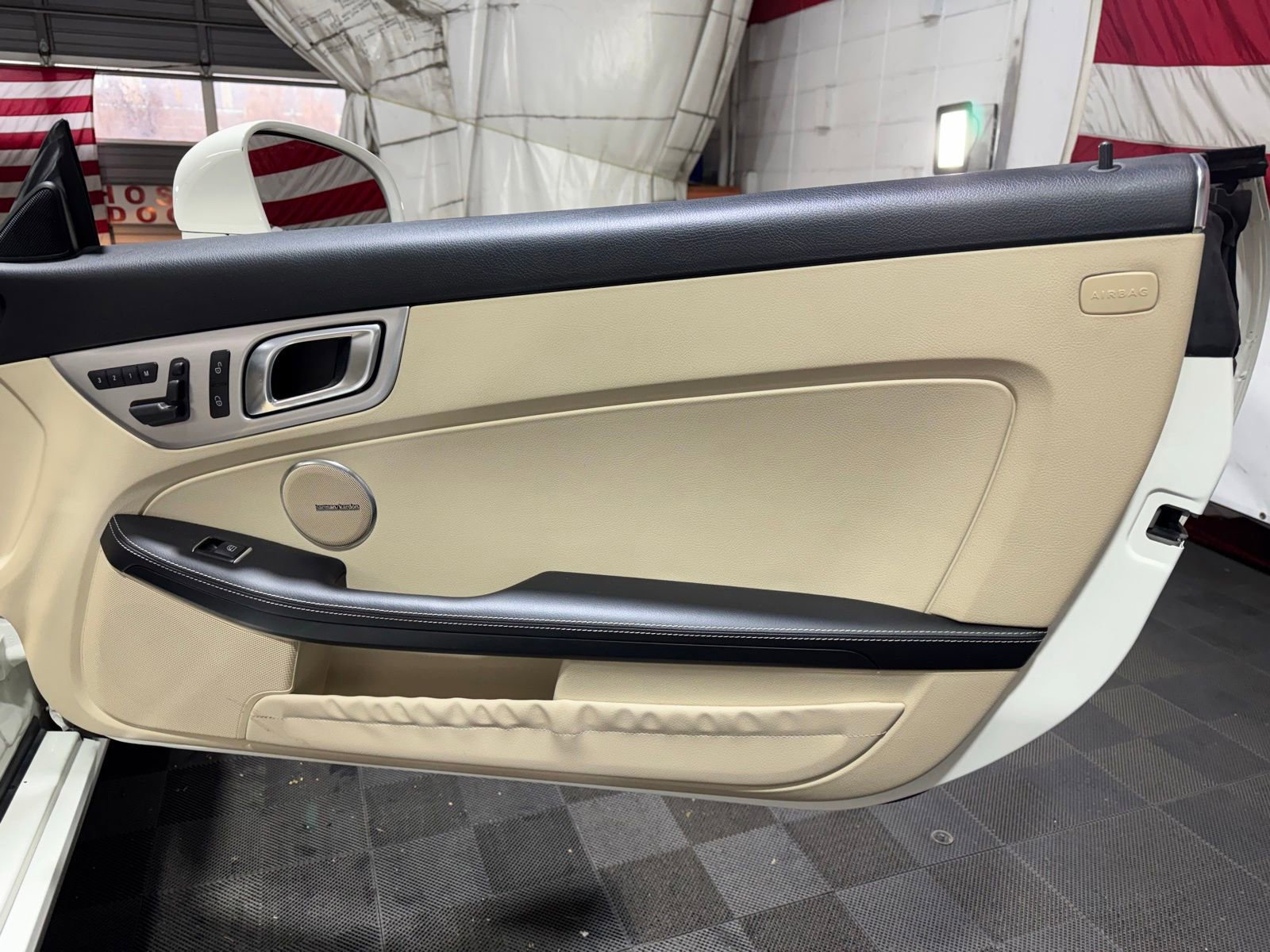 Used 2013 Mercedes-Benz SLK 350 w/ Multimedia Pkg image 10