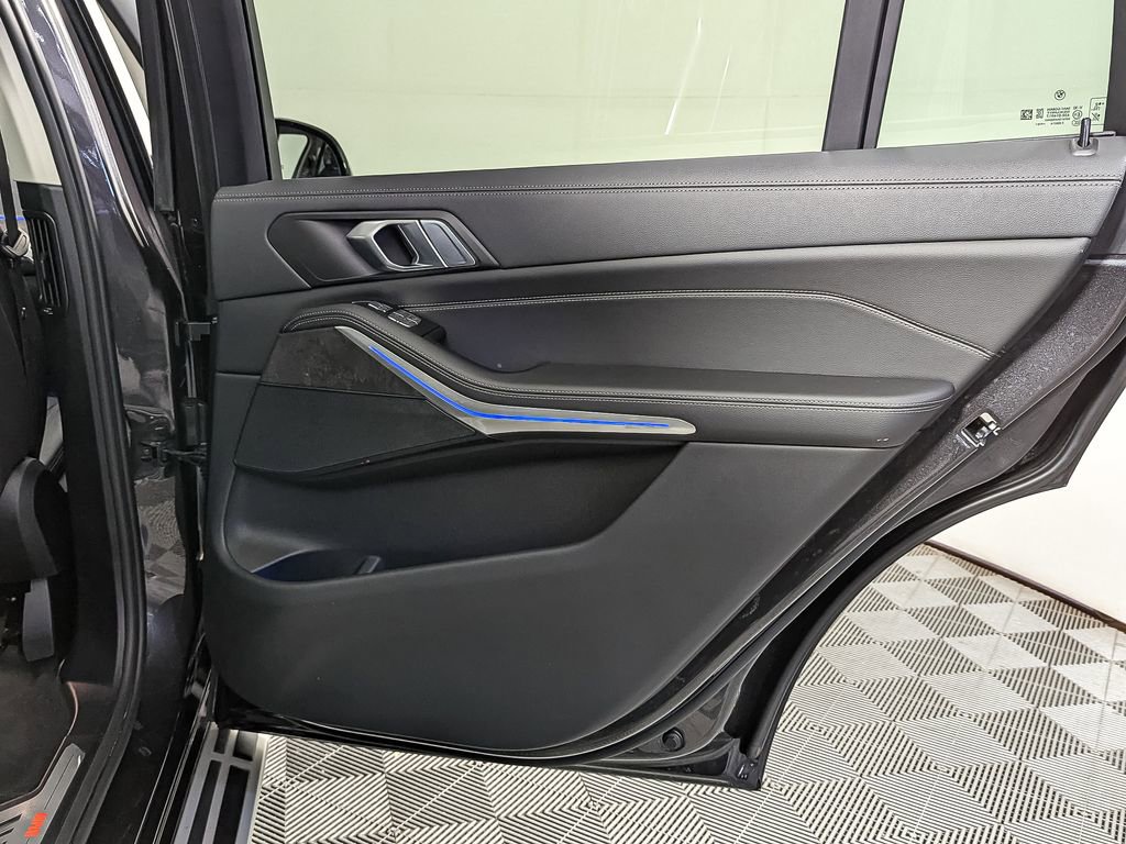 Used 2022 BMW X7 xDrive40i w/ Executive Package image 46