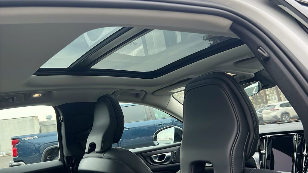 Used 2024 Volvo S60 B5 Core image 13