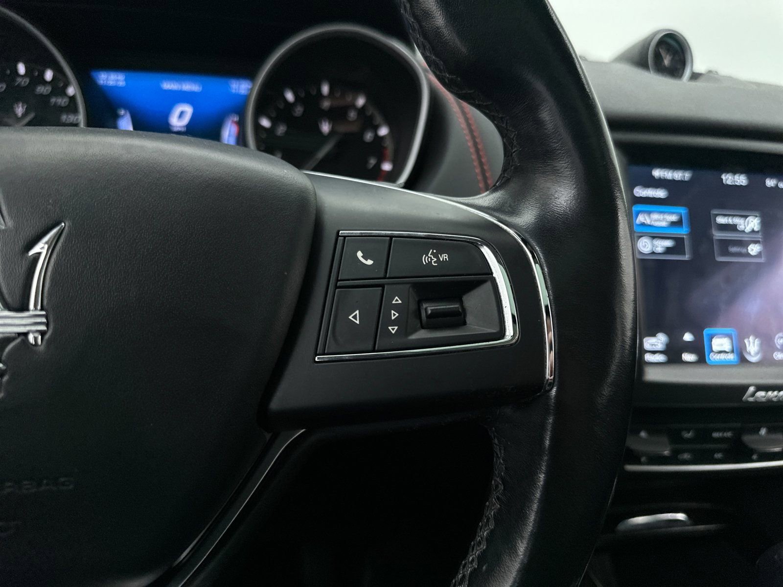 Used 2018 Maserati Levante GranLusso AWD/4WD image 26