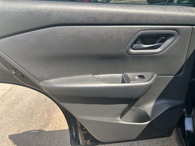 Used 2024 Nissan Rogue S image 30