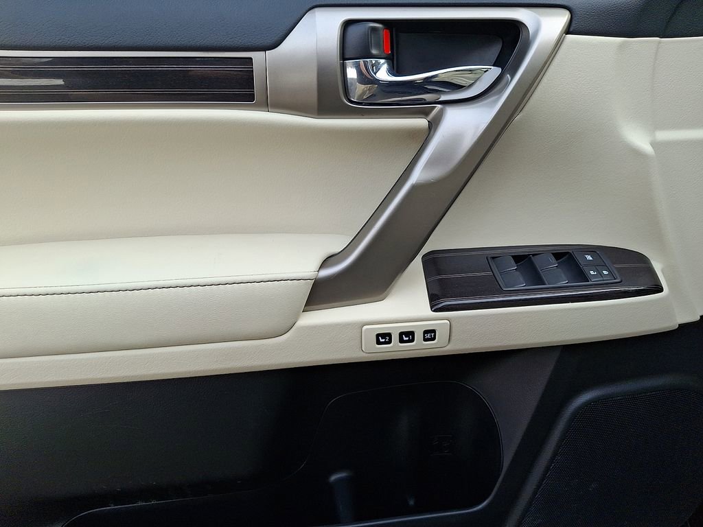 Used 2021 Lexus GX 460 Premium w/ Premium Package image 12