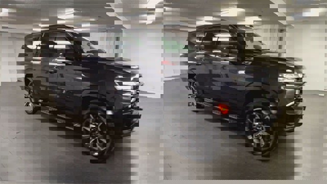 Used 2023 Chevrolet Suburban Z71 w/ Luxury Package image 43